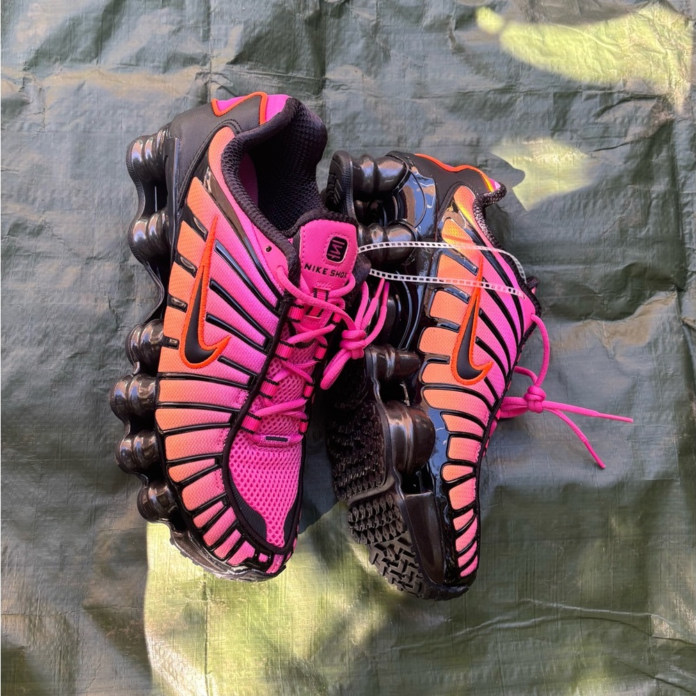 Nike 7 1/2 Women's Shox Pinksicle/ Total Orange Running Shoes